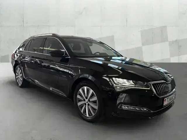 Gebraucht Skoda Superb Style 150 PS (110 kW) 2022 Schwarz Kombi