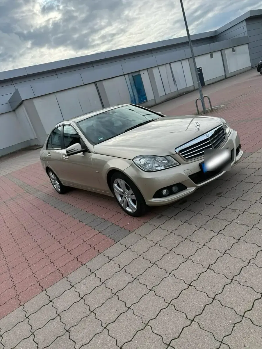 Gebraucht Mercedes C180 120 PS (88 kW) 2013 Gold Limousine