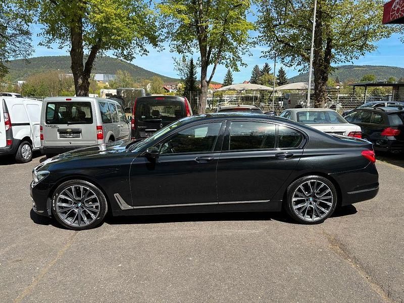 Second-hand BMW 730 265 CP (194 kW) 2016 Negru Berlinǎ