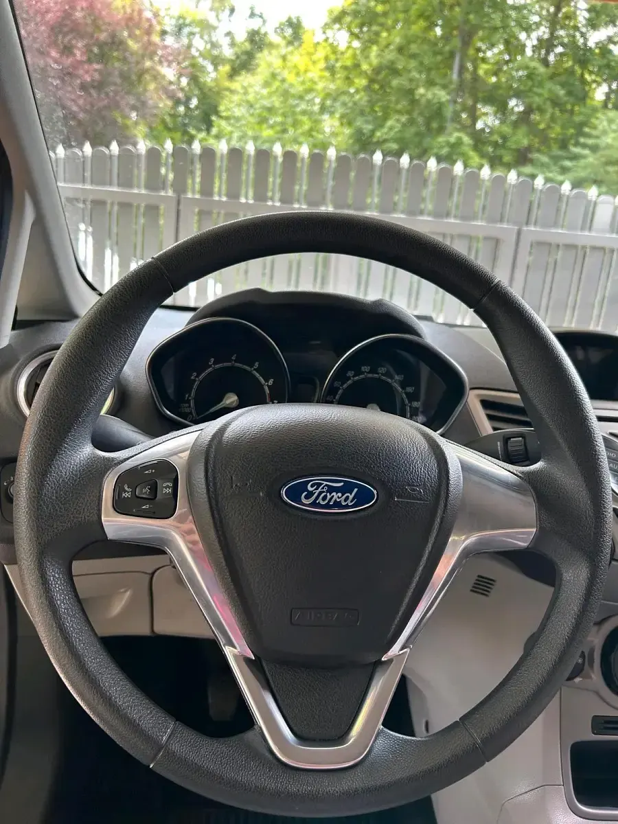 Gebraucht Ford Fiesta SYNC Edition 60 PS (44 kW) 2014 Weiß Kleinwagen
