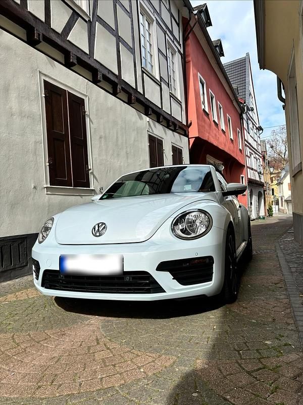 Używany VW Beetle 105 KM (77 kW) 2018 Biały Hatchback