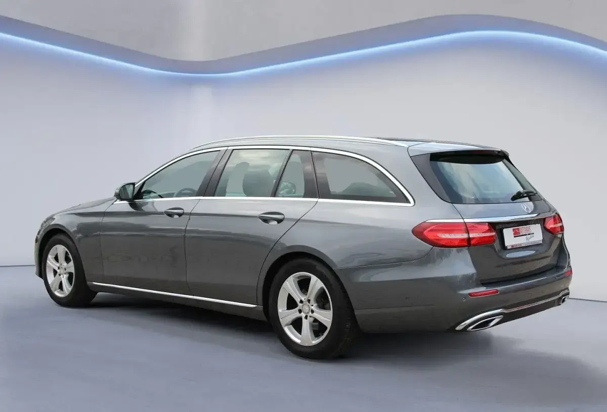 Gebraucht Mercedes E220 Avantgarde 194 PS (142 kW) 2016 Grau Kombi