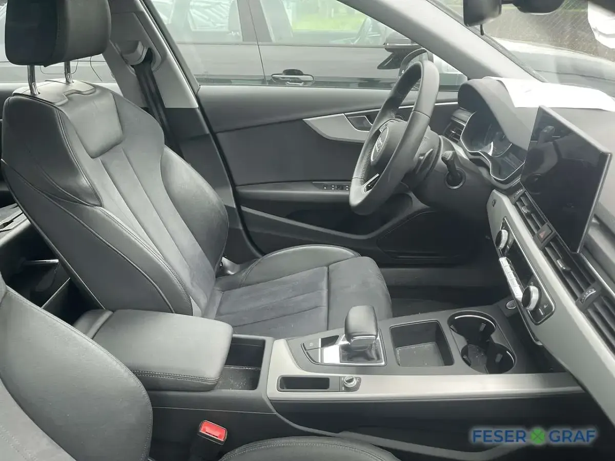 Używany Audi A4 Ambiente 204 KM (150 kW) 2023 Srebrny Kombi