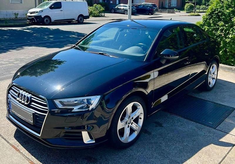 Schwarz Gebraucht 2018 Audi A3 Sport Limousine | 16.500 € (Fairer Preis) - Bild 1/4