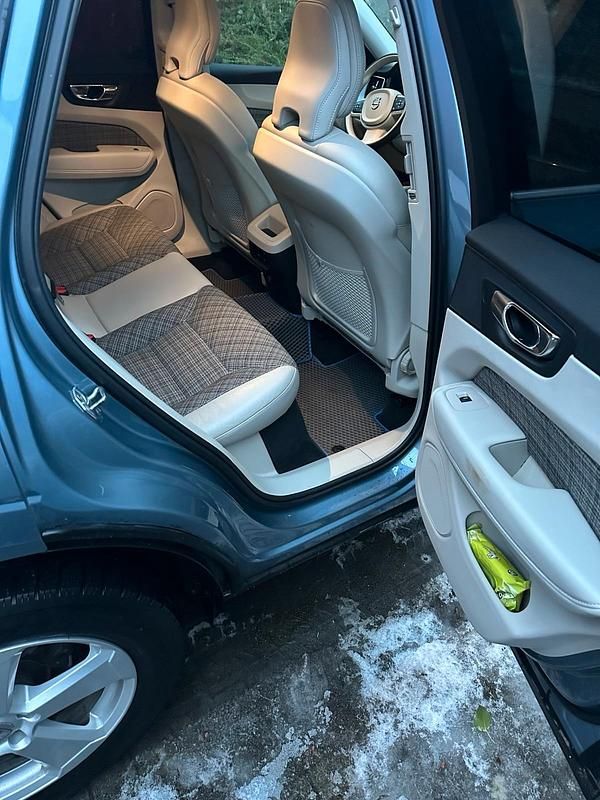 Gebraucht Volvo XC60 Momentum 194 PS (142 kW) 2019 Blau SUV