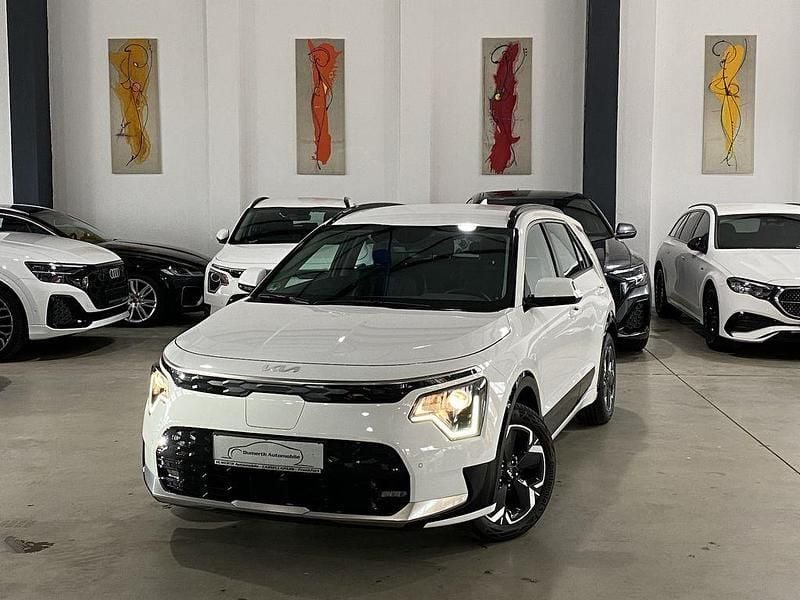 Schneeweiss Gebraucht 2023 Kia e-Niro Vision SUV | 25.590 € (Superpreis) - Bild 1/4