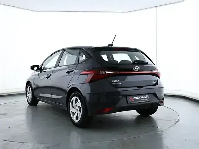 Gebraucht Hyundai i20 Select 101 PS (74 kW) 2022 Grau Kleinwagen