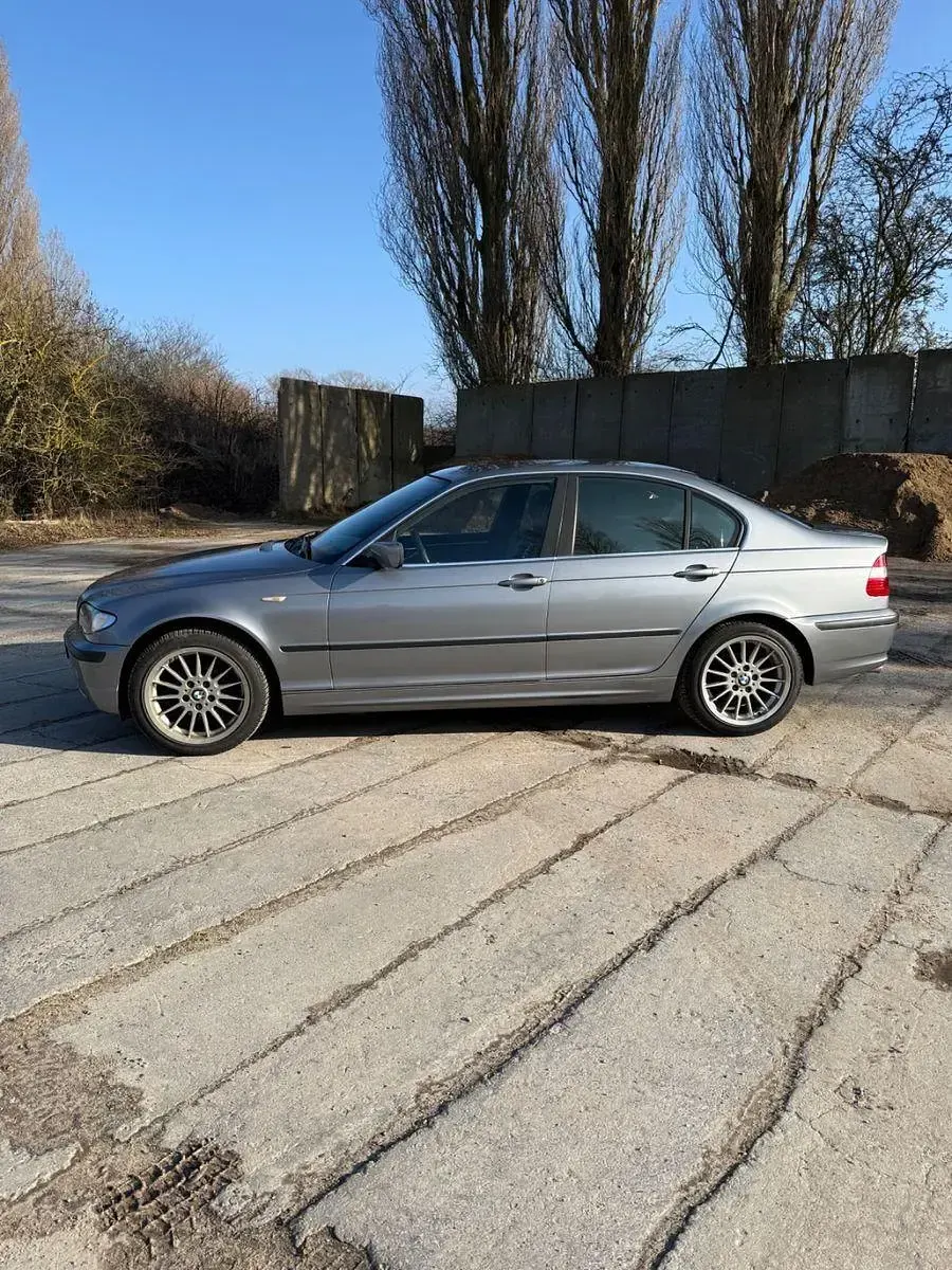 Second-hand BMW 320 170 CP (125 kW) 2004 Argintiu Berlinǎ