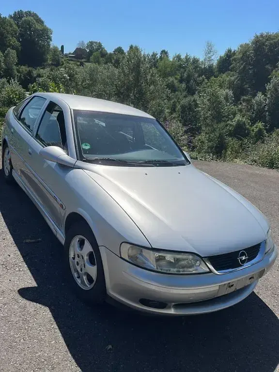 Gebraucht Opel Vectra Edition 116 PS (85 kW) 1999 Silber Limousine