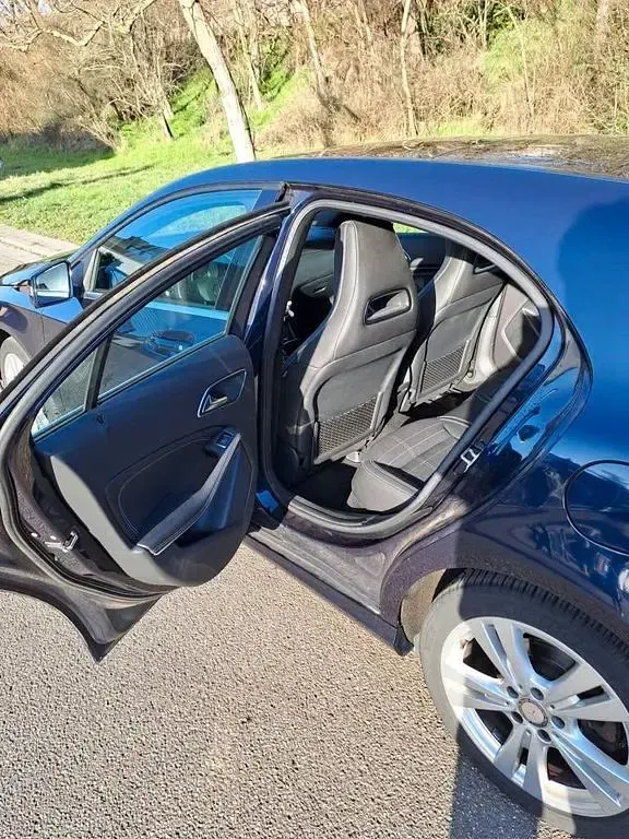 Gebraucht Mercedes A180 109 PS (80 kW) 2016 Blau Kleinwagen