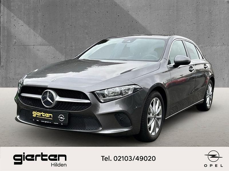 Grau Gebraucht 2019 Mercedes A180 Limousine | 19.590 € (Guter Preis) - Bild 1/4