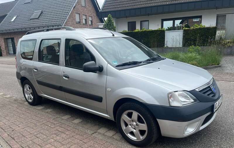 Grau Gebraucht 2007 Dacia Logan MCV Ambiance Kombi | 1.950 € (Fairer Preis) - Bild 1/4