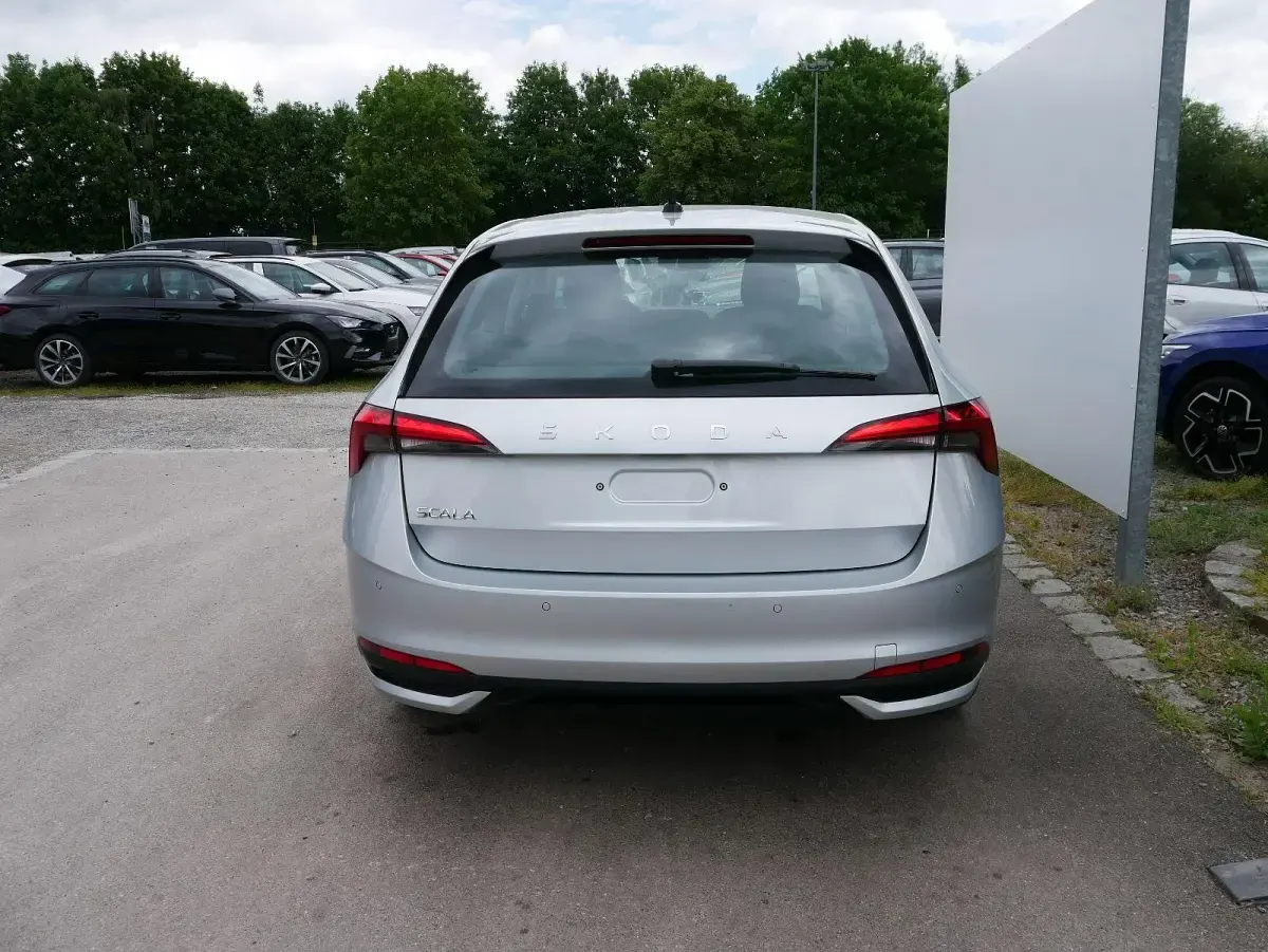 Nowe Skoda Scala Selection 2026 Srebrny Hatchback