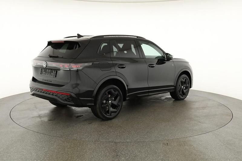 Neu VW Tiguan R-line 193 PS (141 kW) 2026 Grenadillschwarz metallic SUV