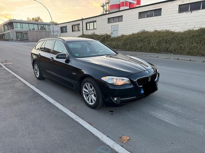 Gebraucht BMW 520 184 PS (135 kW) 2012 Schwarz Kombi