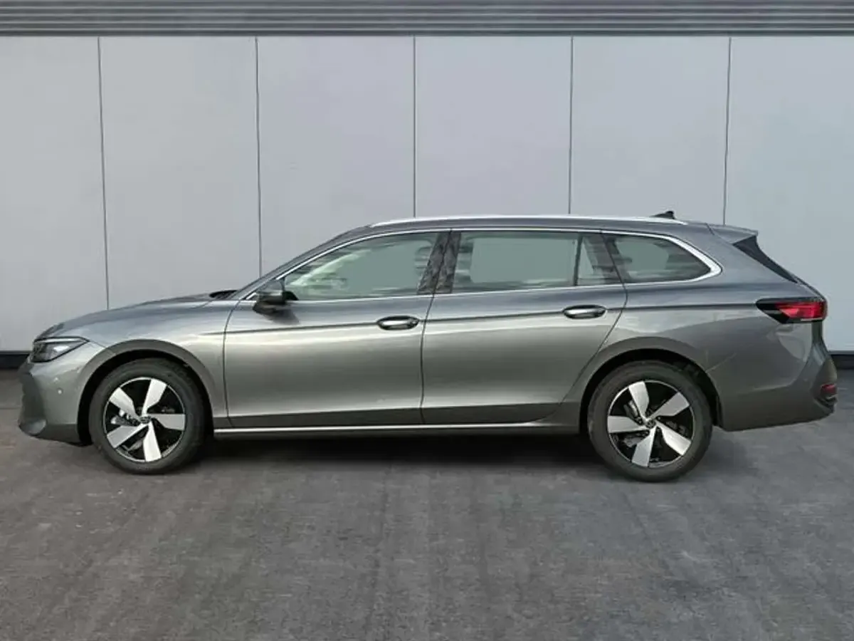 Neu VW Passat Business 150 PS (110 kW) 2025 Diabasgrau metallic/grau Kombi
