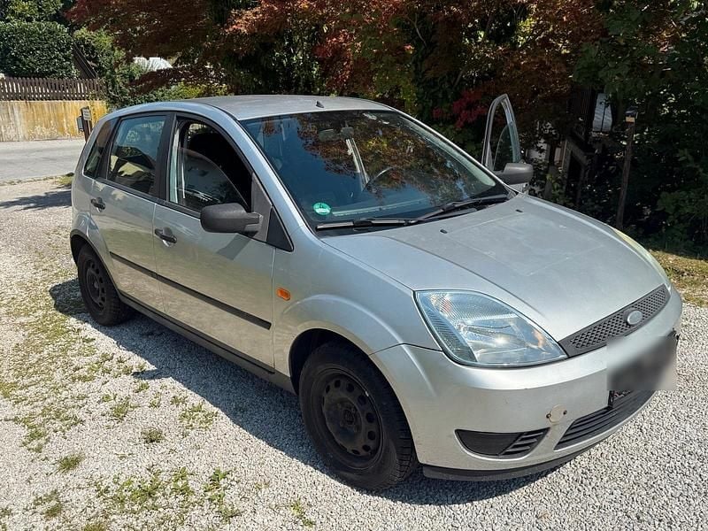 Silber Gebraucht 2004 Ford Fiesta Kleinwagen | 650 € (Superpreis) - Bild 1/4