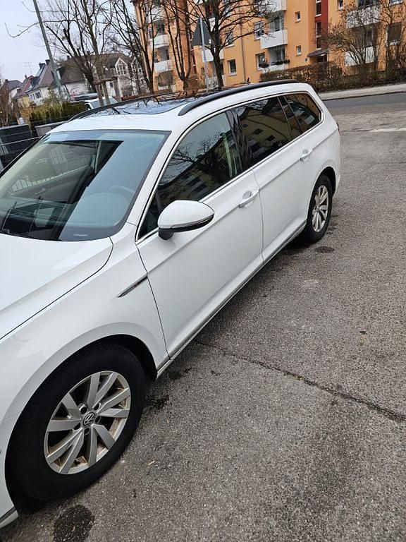 Gebraucht VW Passat Comfortline 190 PS (139 kW) 2018 Weiß Kombi