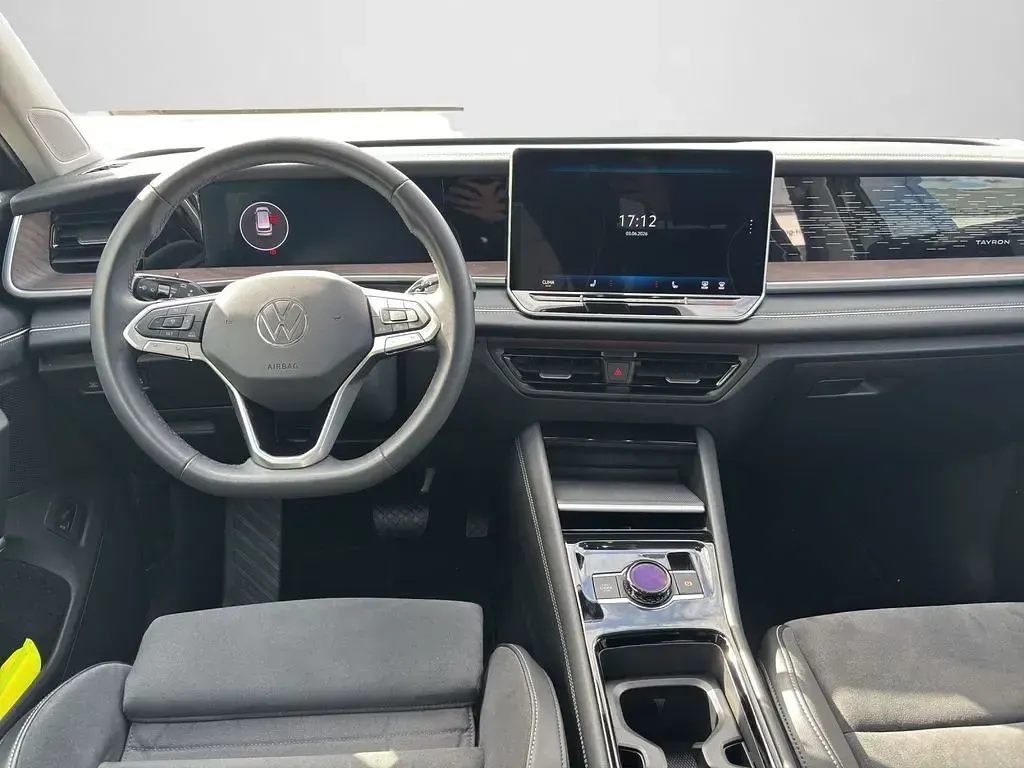 Gebraucht VW Tayron Elegance 193 PS (141 kW) 2025 Cipressinogrün metallic SUV