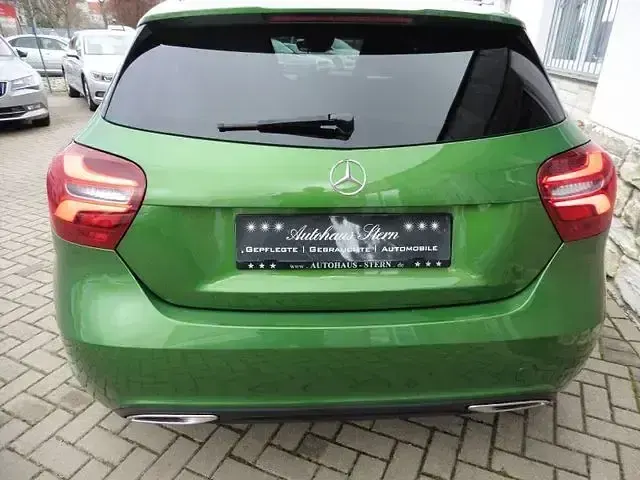 Gebraucht Mercedes A180 Night 122 PS (89 kW) 2017 Grün Limousine