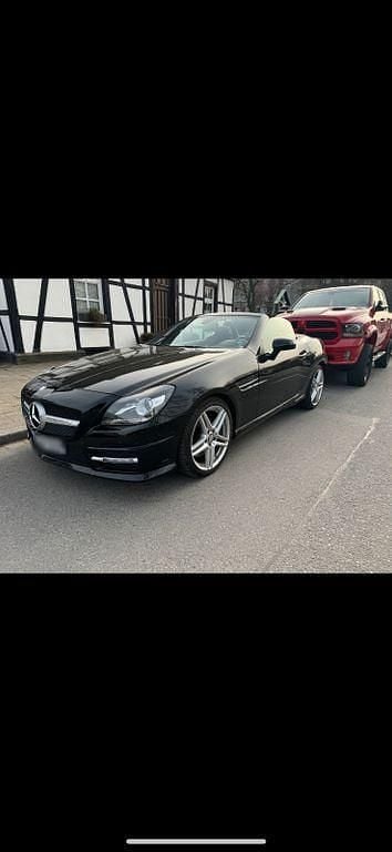 Second-hand Mercedes SLK200 184 CP (135 kW) 2011 Negru Cabrio