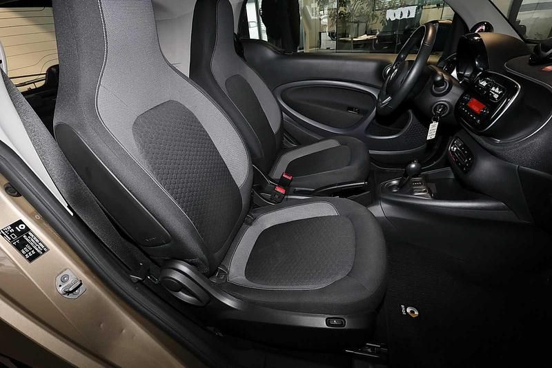 Gebraucht Smart ForTwo Coupé Passion 60 kW (82 PS) 2021 Bodypanels in black Kleinwagen