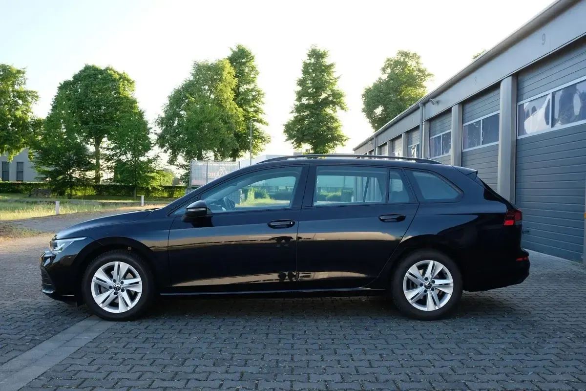 Gebraucht VW Golf VIII Life 150 PS (110 kW) 2023 Schwarz Kombi