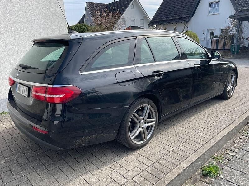 Gebraucht Mercedes E200 150 PS (110 kW) 2017 Schwarz Limousine