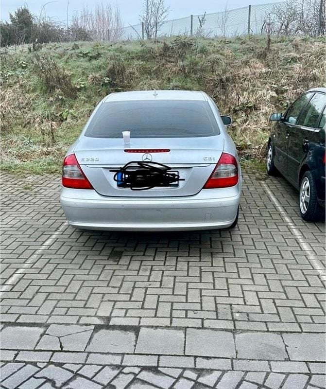 Second-hand Mercedes E220 170 CP (125 kW) 2007 Gri Berlinǎ