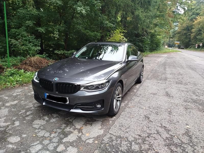 Grau Gebraucht 2017 BMW 320 Gran Turismo Limousine | 17.700 € (Etwas zu teuer) - Bild 1/4