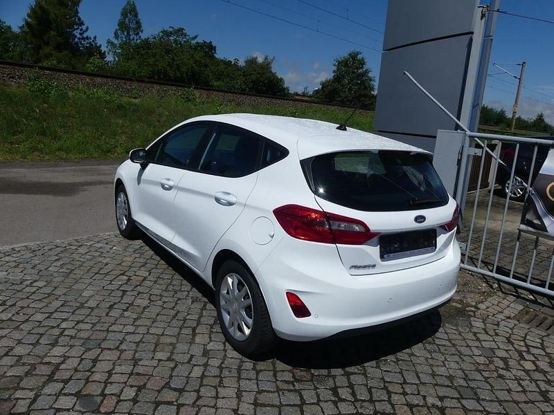 Gebraucht Ford Fiesta Cool & Connect 75 PS (55 kW) 2021 Weiß Kleinwagen