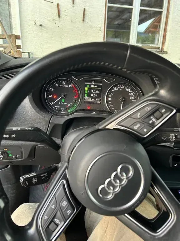 Second-hand Audi A3 Ambiente 110 CP (80 kW) 2017 Roșu Berlinǎ