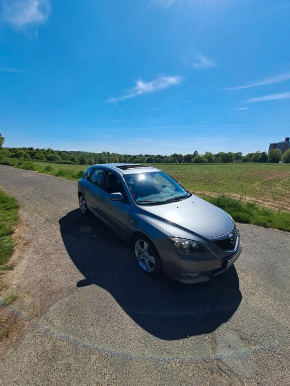 Grau Gebraucht 2004 Mazda 3 Limousine | 1.100 € (Superpreis) - Bild 1/4