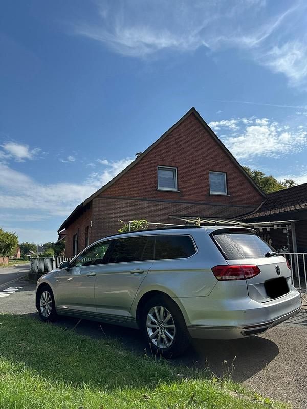 Gebraucht VW Passat 150 PS (110 kW) 2019 Silber Kombi