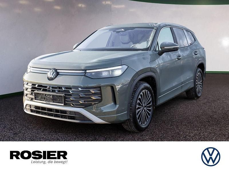 Neu VW Tayron Elegance 150 PS (110 kW) 2025 Grün / cipressino grün SUV