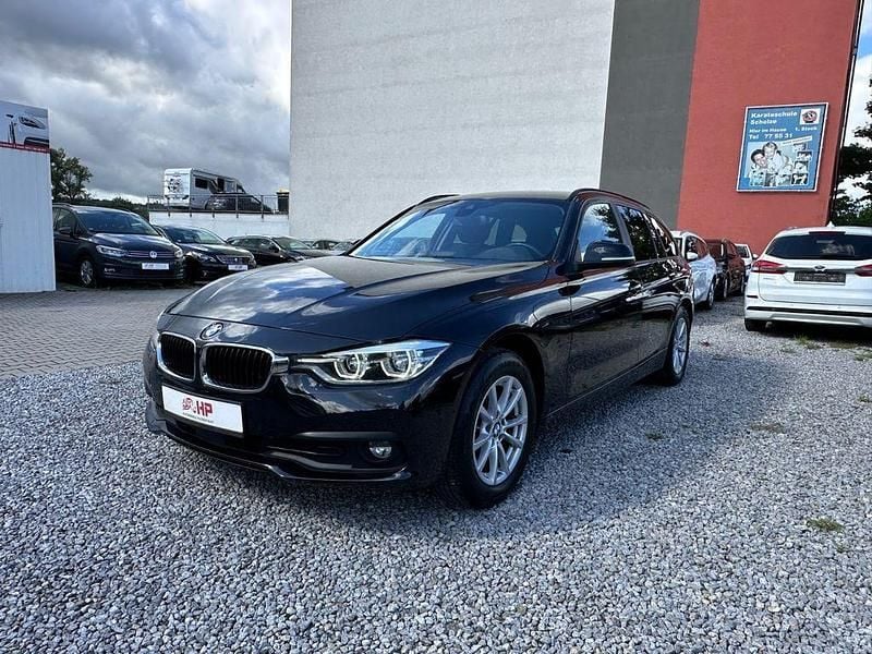 Schwarz Gebraucht 2019 BMW 320 Advantage Kombi | 16.999 € (Guter Preis) - Bild 1/4