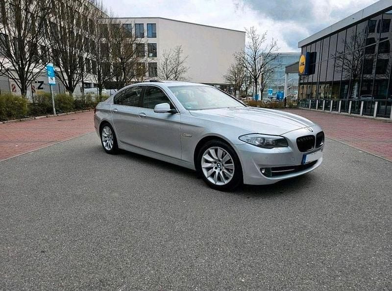 Silber Gebraucht 2012 BMW 535 Sport Line Limousine | 16.000 € (Superpreis) - Bild 1/4