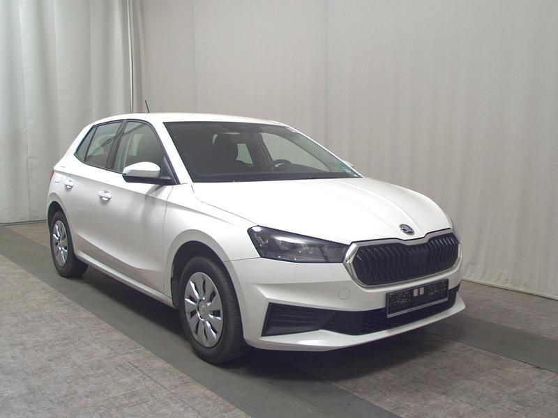 Gebraucht Skoda Fabia Active 80 PS (58 kW) 2022 Weiss Kleinwagen