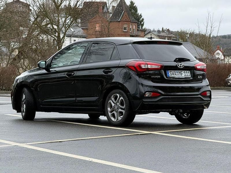 Gebraucht Hyundai i20 Active 101 PS (74 kW) 2019 Schwarz Kleinwagen
