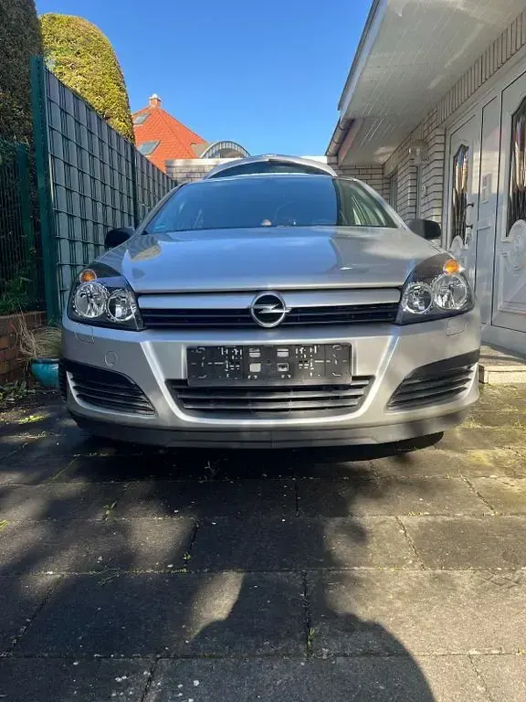 Second-hand Opel Astra 90 CP (66 kW) 2004 Argintiu Berlinǎ