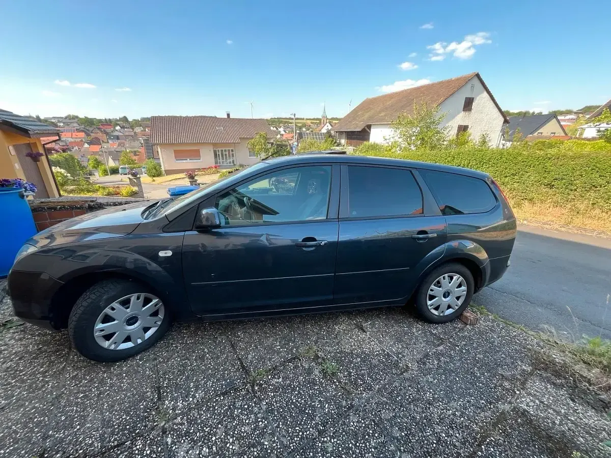 Gebraucht Ford Focus 109 PS (80 kW) 2006 Grau Kombi