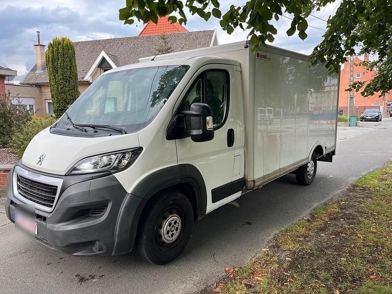 Weiß Gebraucht 2015 Peugeot Boxer Van | 14.750 € (Etwas zu teuer) - Bild 1/4