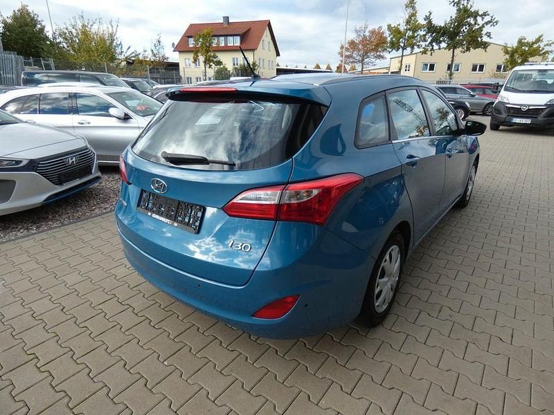Gebraucht Hyundai i30 Trend 110 PS (80 kW) 2012 Blau Kombi