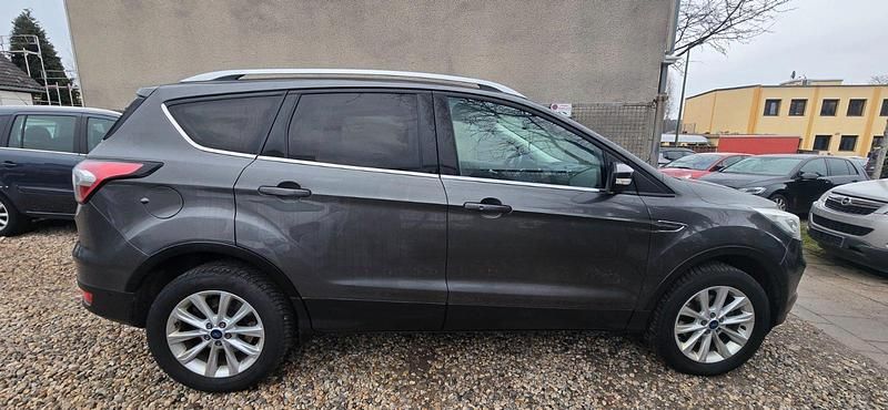 Gebraucht Ford Kuga Titanium 150 PS (110 kW) 2017 Magneticgrau (metallic) SUV