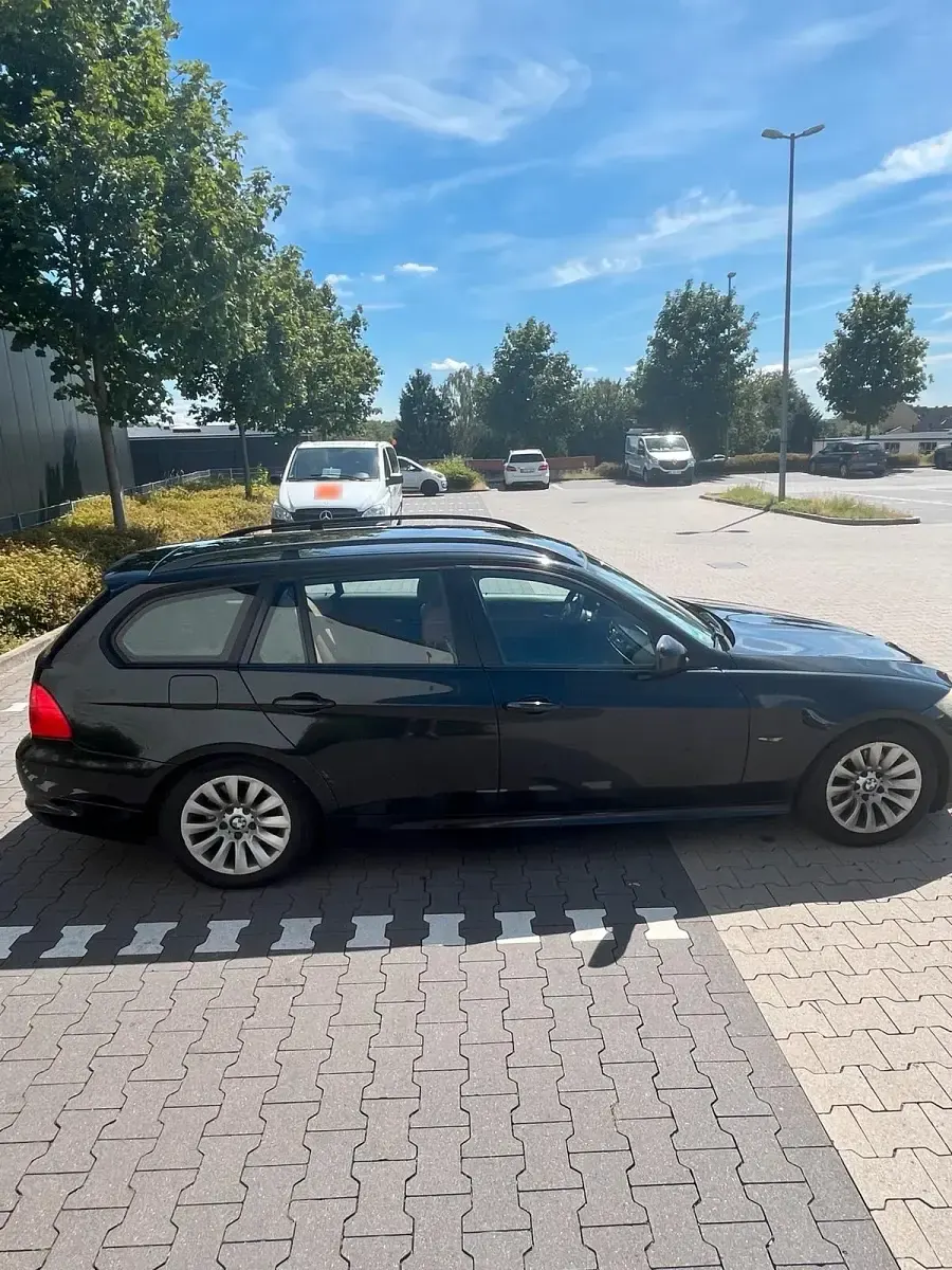 Gebraucht BMW 320 177 PS (130 kW) 2008 Schwarz Kombi