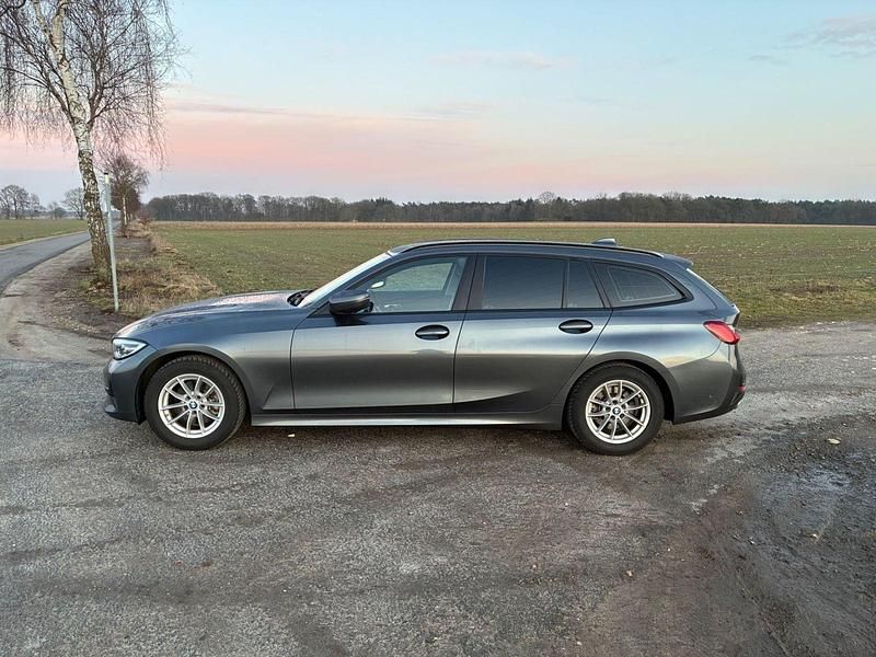 Gebraucht BMW 320e 190 PS (139 kW) 2021 Grau Kombi