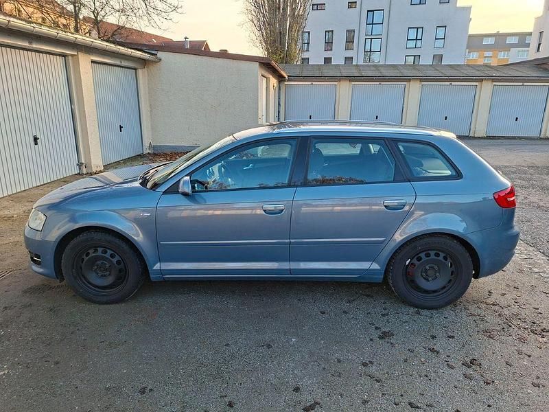 Blau Gebraucht 2011 Audi A3 Ambiente Limousine | 5.990 € (Fairer Preis) - Bild 1/4