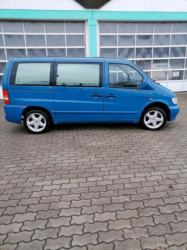 Blau Gebraucht 1999 Mercedes Vito Van | 14.900 € - Bild 1/4