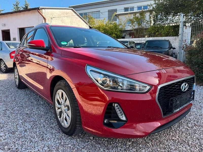 Rot Gebraucht 2018 Hyundai i30 Kombi | 7.500 € (Teuer) - Bild 1/4