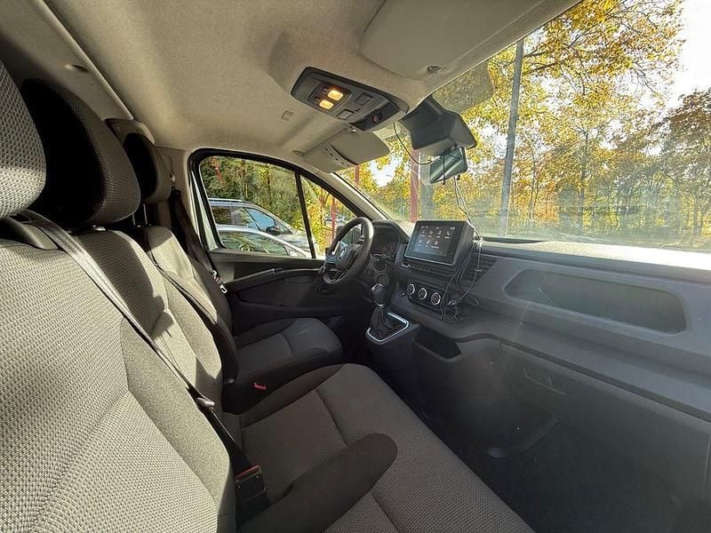 Gebraucht Renault Trafic Komfort 150 PS (110 kW) 2023 Grau Van / Kleinbus